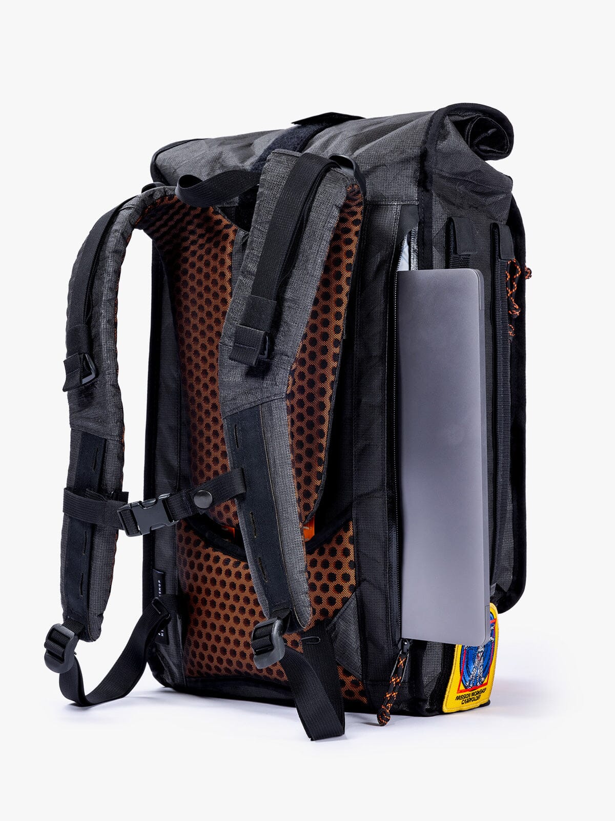 Mission Workshop X Carryology by Mission Workshop - Wetterfeste Taschen und technische Bekleidung - San Francisco & Los Angeles - Für die Ewigkeit gebaut - Garantiert