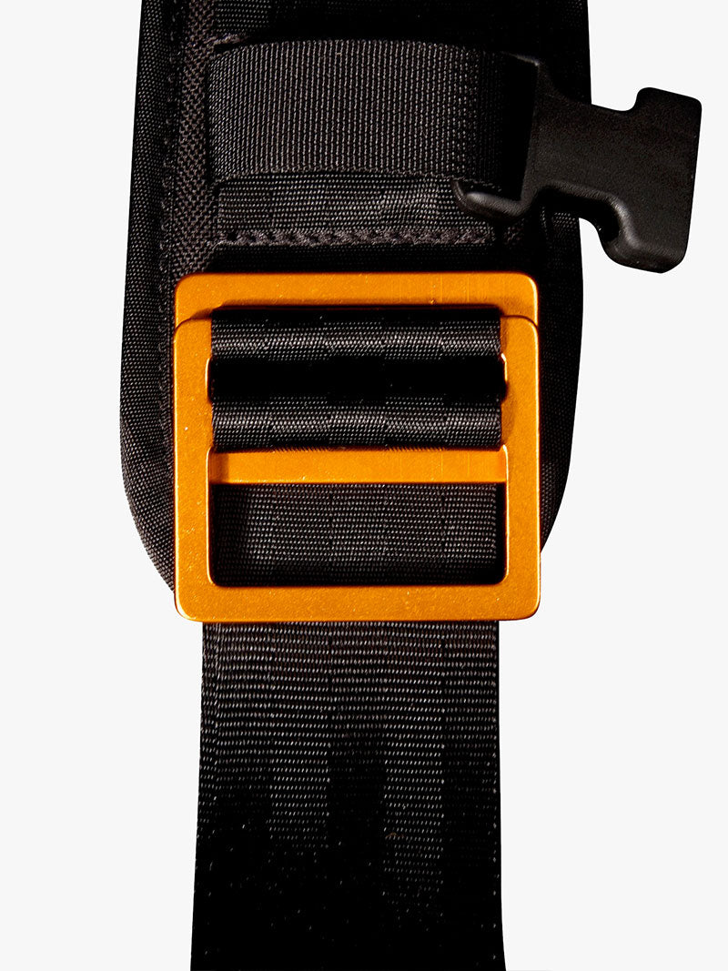 Deluxe Messenger Strap von Mission Workshop - Wetterfeste Taschen und technische Bekleidung - San Francisco & Los Angeles - Für die Ewigkeit gebaut - Garantiert