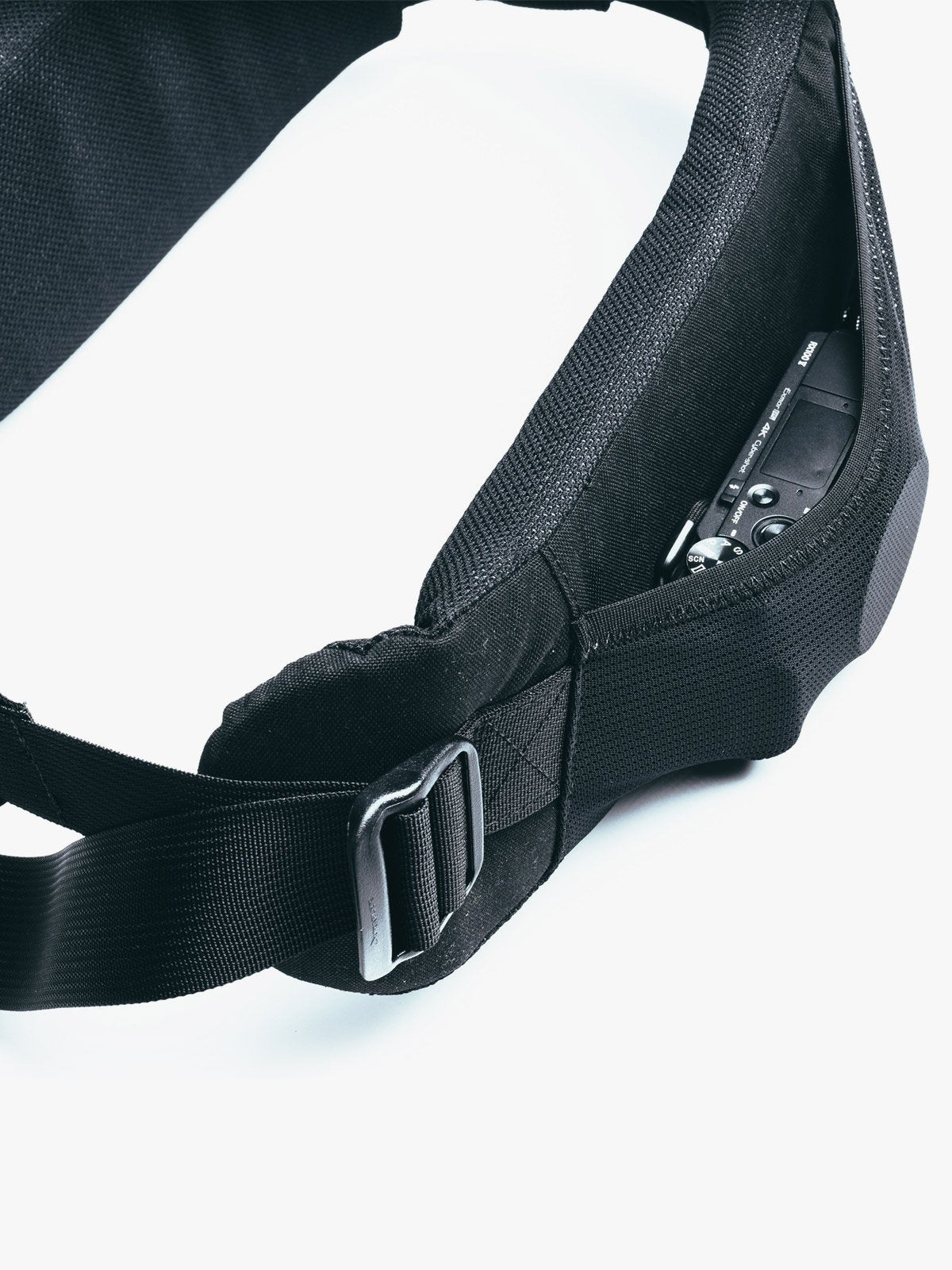 Der Radian Expedition Waist-Belt von Mission Workshop - Weatherproof Bags & Technical Apparel - San Francisco & Los Angeles - Built to endure - Guaranteed forever