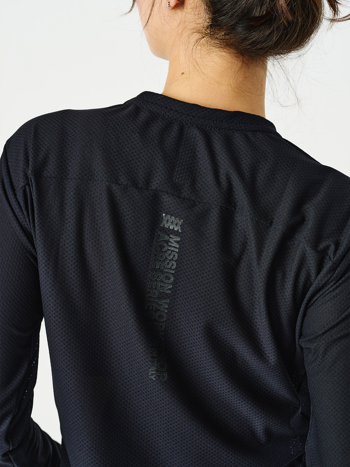 Mission Pro Tech Tee : LS Women's von Mission Workshop - Wetterfeste Taschen & Technische Bekleidung - San Francisco & Los Angeles - Für die Ewigkeit gebaut - Garantiert