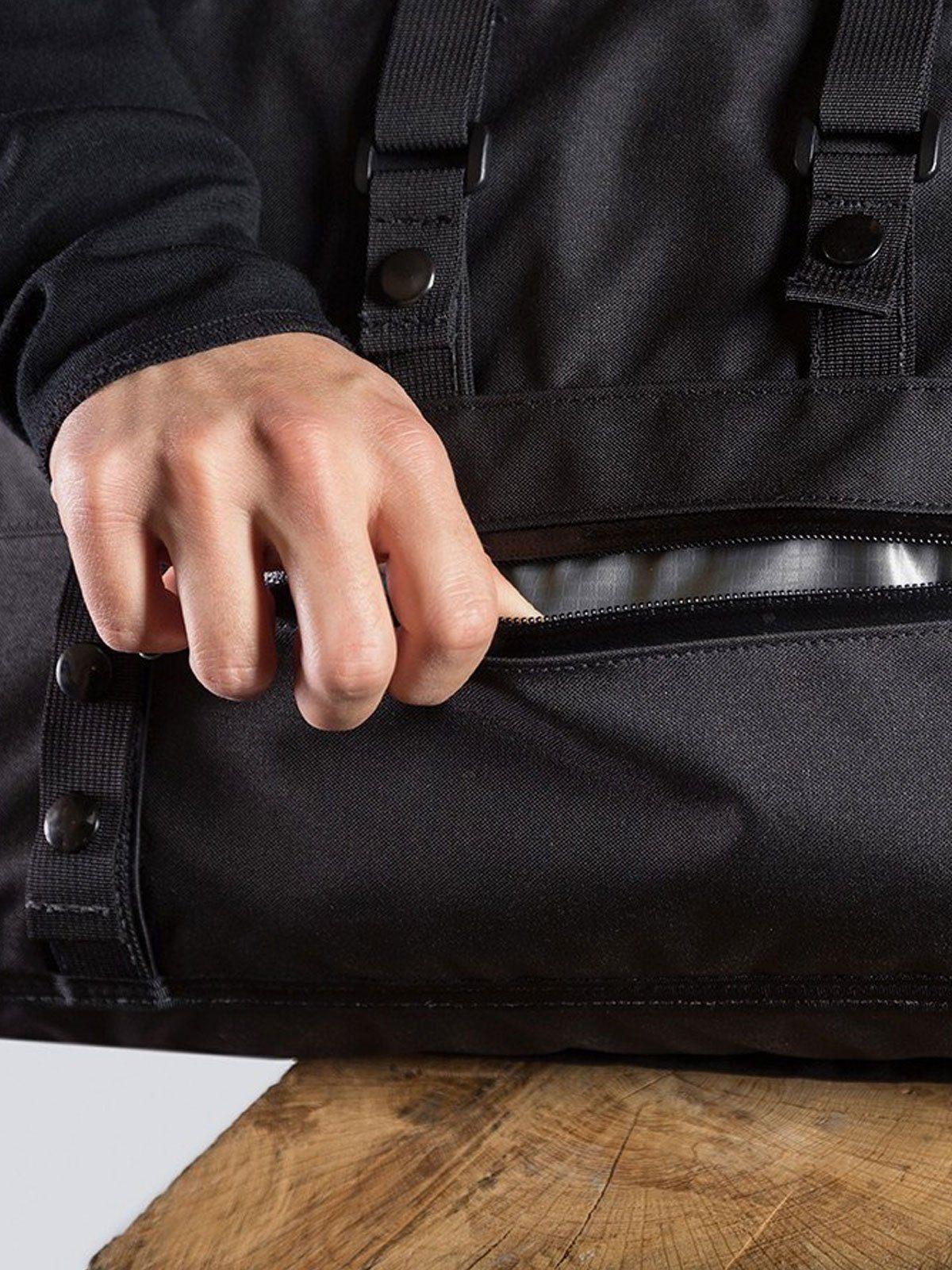 Durchreise : Duffle von Mission Workshop - Wetterfeste Taschen und technische Bekleidung - San Francisco & Los Angeles - Für die Ewigkeit gebaut - Garantiert
