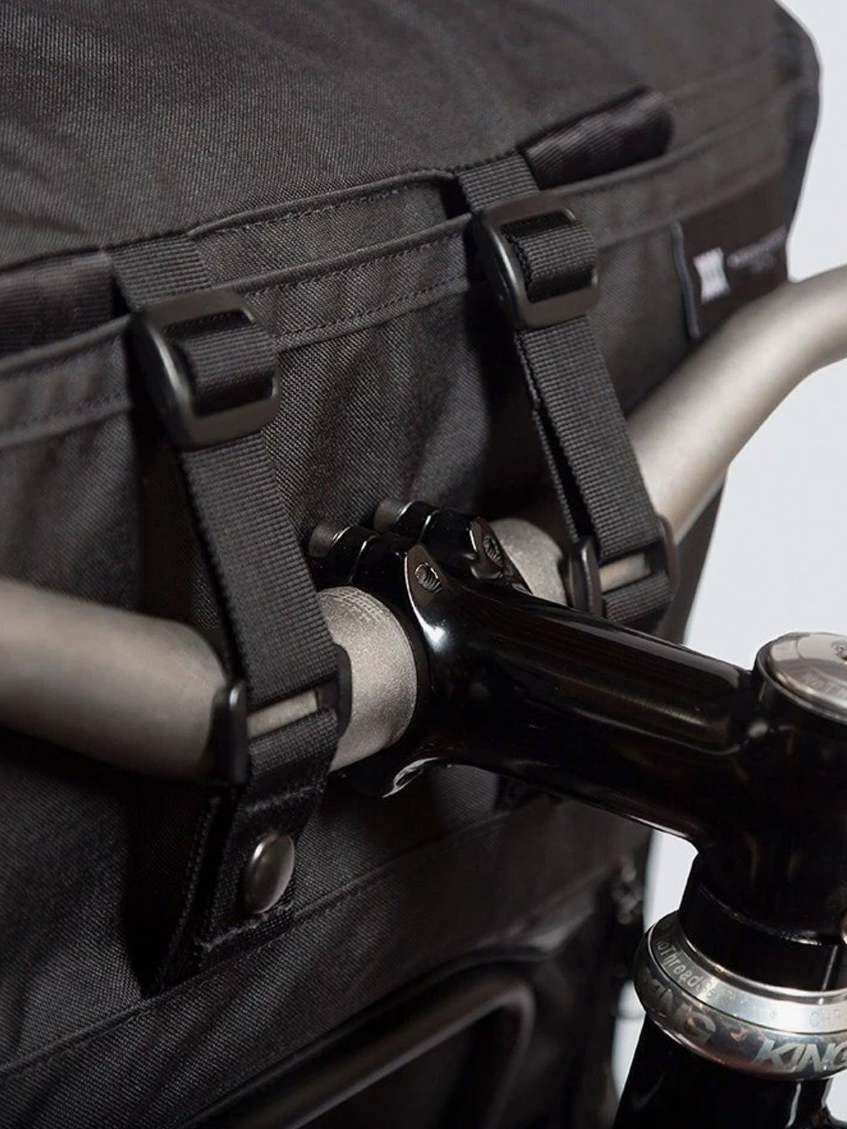 Durchreise : Duffle von Mission Workshop - Wetterfeste Taschen und technische Bekleidung - San Francisco & Los Angeles - Für die Ewigkeit gebaut - Garantiert