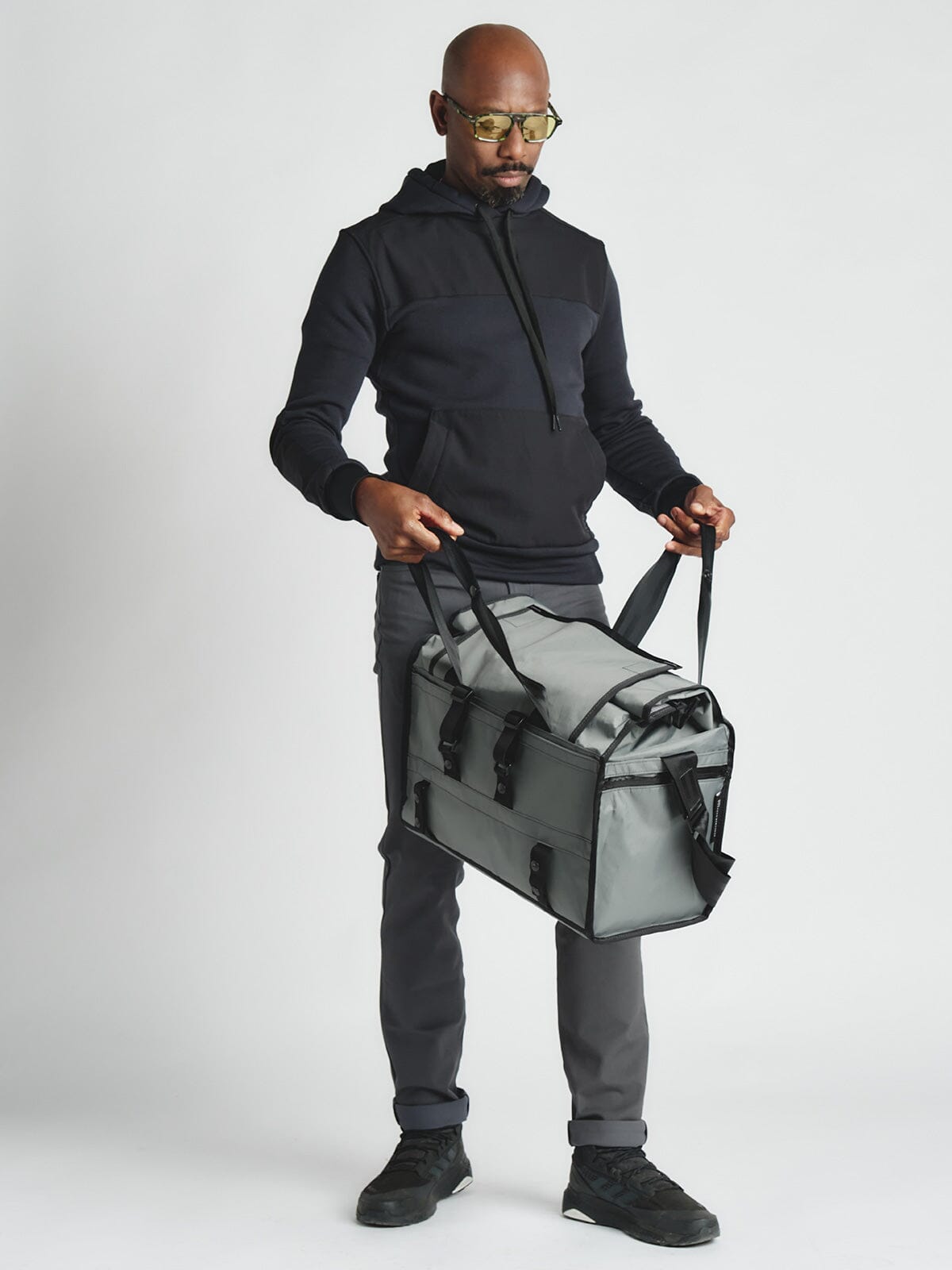Helmsman : VX by Mission Workshop - Wetterfeste Taschen und technische Bekleidung - San Francisco & Los Angeles - Für die Ewigkeit gebaut - Garantiert