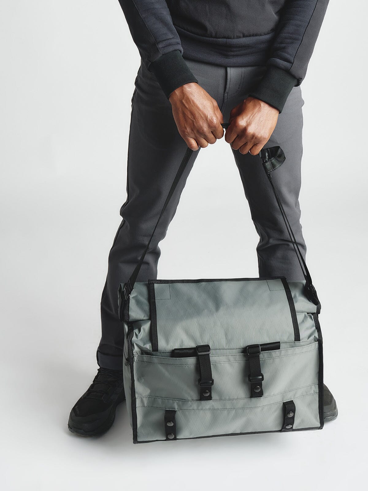 Helmsman : VX by Mission Workshop - Wetterfeste Taschen und technische Bekleidung - San Francisco & Los Angeles - Für die Ewigkeit gebaut - Garantiert