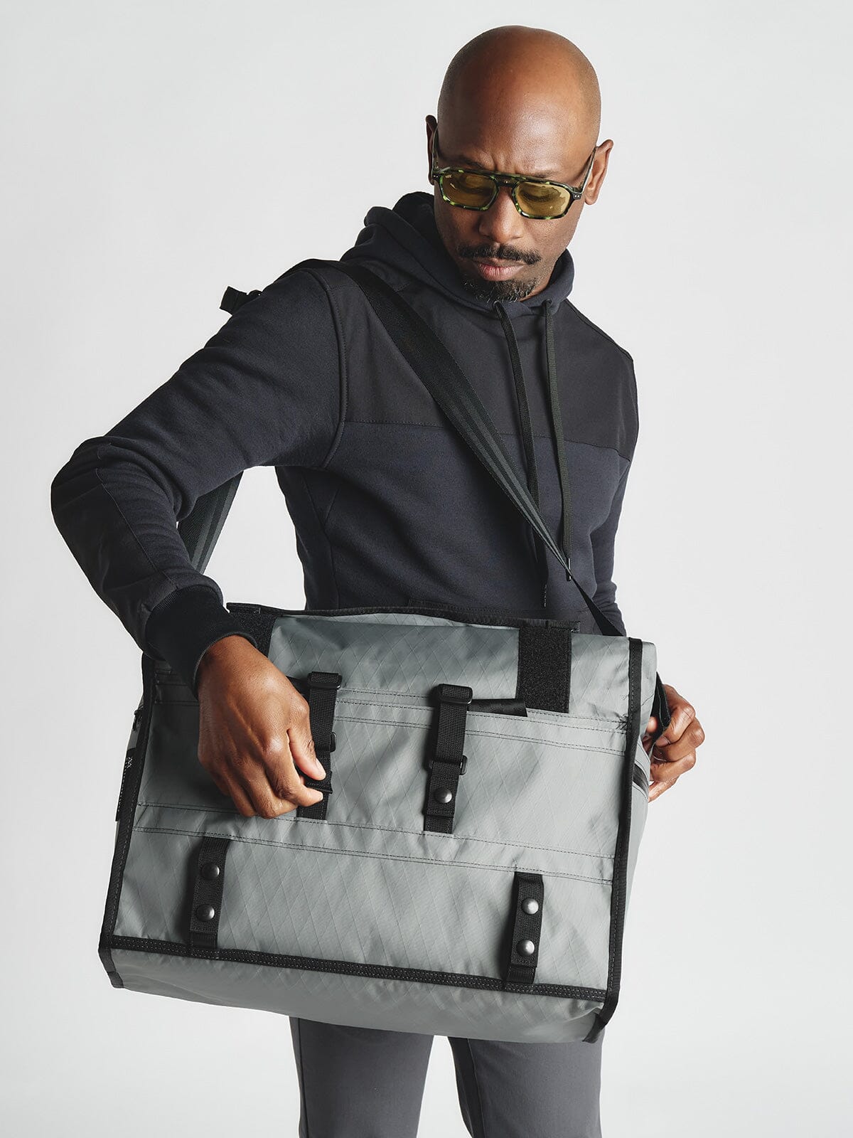Helmsman : VX by Mission Workshop - Wetterfeste Taschen und technische Bekleidung - San Francisco & Los Angeles - Für die Ewigkeit gebaut - Garantiert