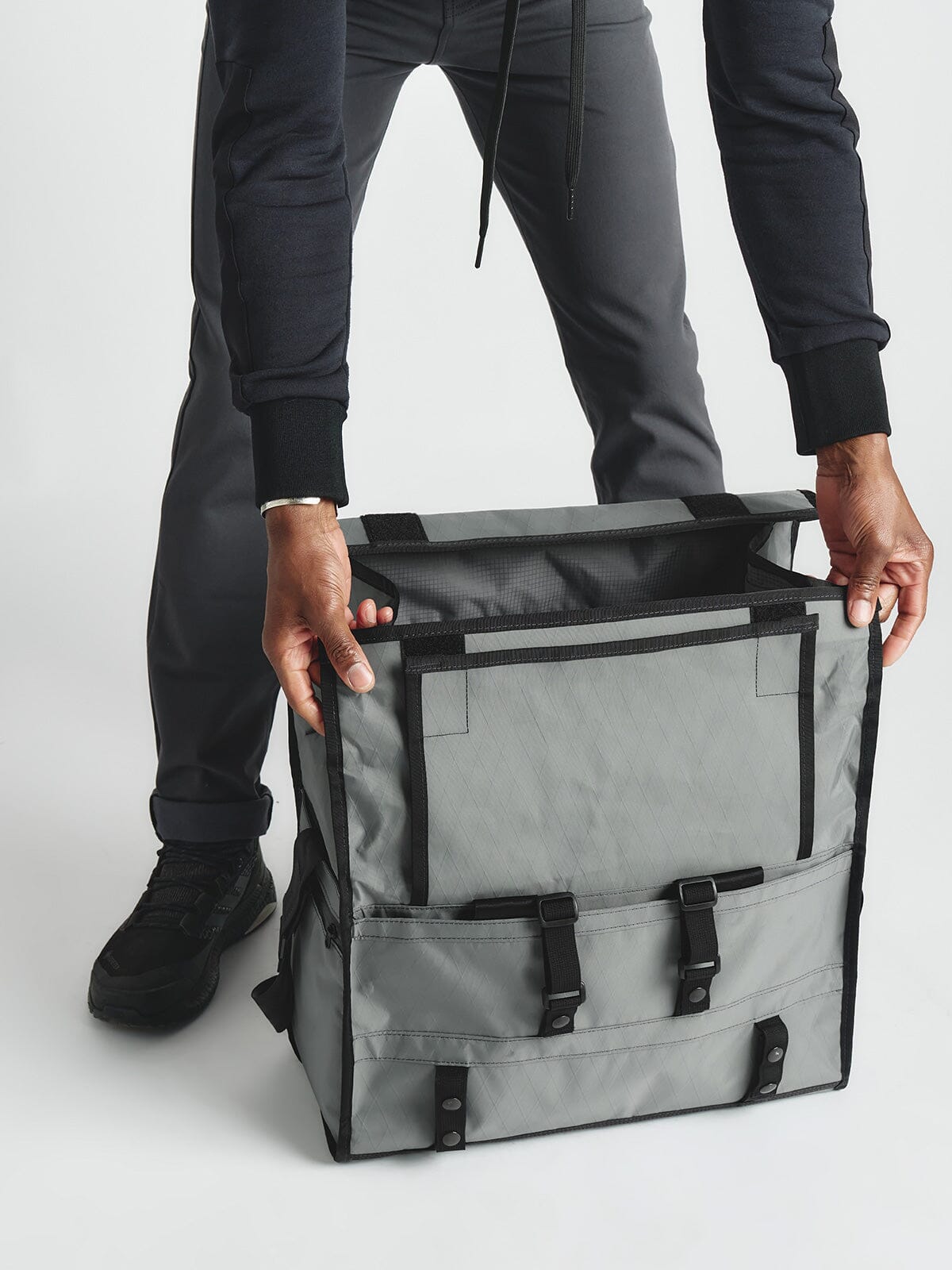 Helmsman : VX by Mission Workshop - Wetterfeste Taschen und technische Bekleidung - San Francisco & Los Angeles - Für die Ewigkeit gebaut - Garantiert