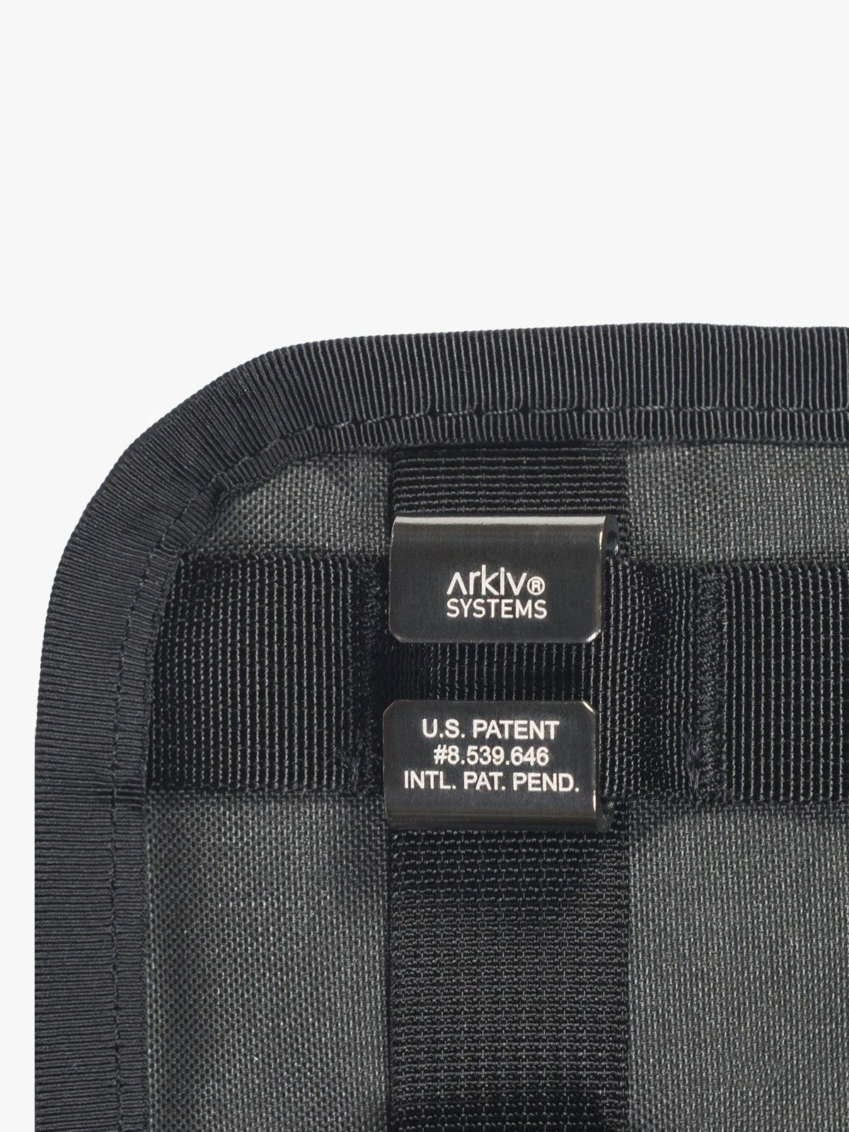Arkiv Vertical Rolltop Pocket von Mission Workshop - Wetterfeste Taschen & Technische Bekleidung - San Francisco & Los Angeles - Für die Ewigkeit gebaut - Garantiert